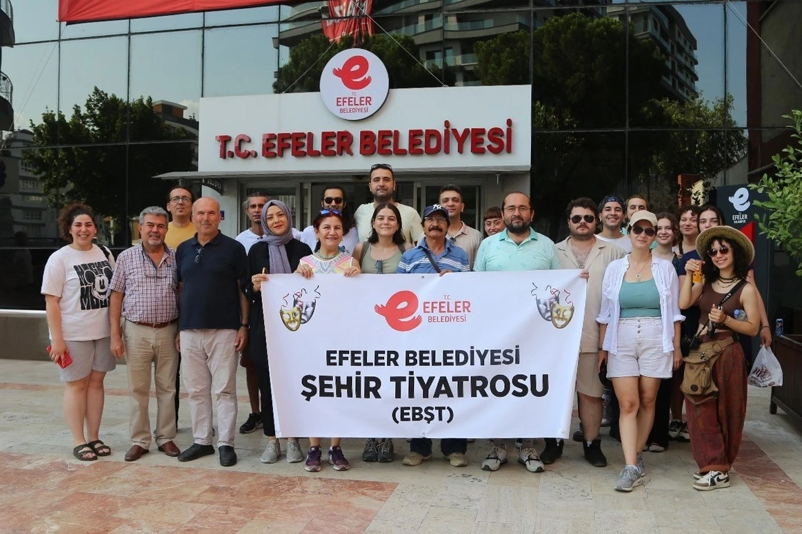 Efeler’in sanat yüzlerine ödül
