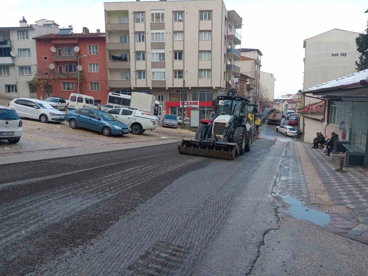 Eğimli yollar tıraşlanarak güvenli hale getirildi
