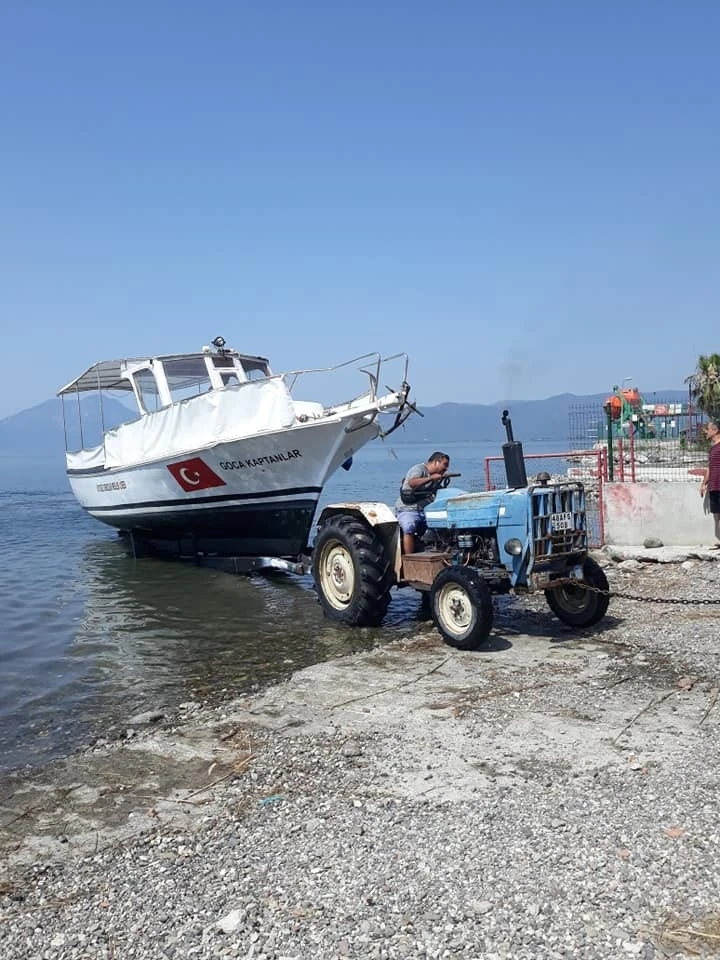 Eğitim sezonunu tamamlayan deniz araçları karaya çekildi
