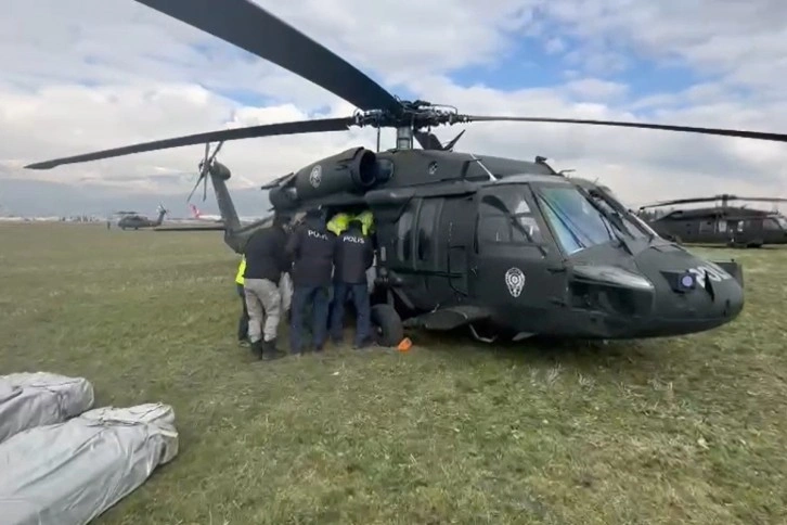 EGM deprem bölgesindeki köylere erzak ve çadır sevkiyatlarını aralıksız sürdürüyor