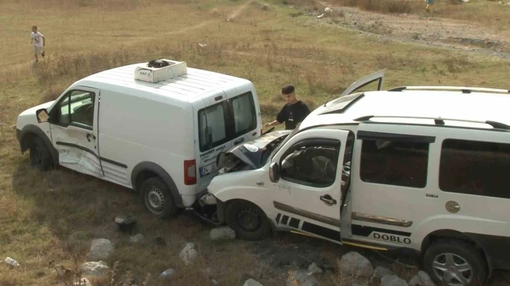 Ehliyetsiz çocuk sürücü polisin dur ihtarına uymadı, kaçarken çayırlık alana uçtu
