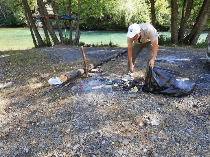 Ekipler, Munzur Vadisi Milli Parkında çevre temizliği yaptı
