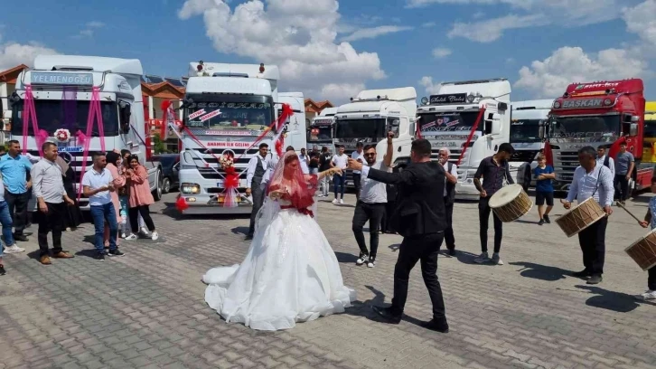 Ekmek teknesi tırını gelin arabası yaptı, düğün konvoyunu gören şaşkınlığını gizleyemedi
