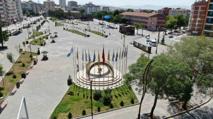 Elazığ’da bayram tatilinin ilk gününde yollar ve caddeler boş kaldı
