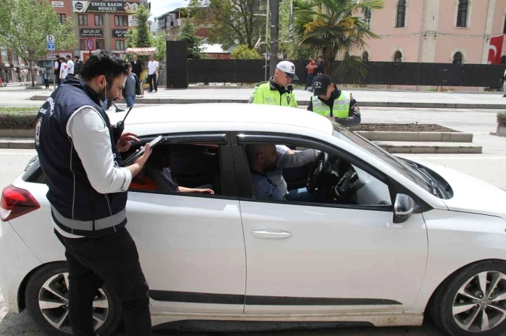 Elazığ’da bayramın ilk gününde asayiş uygulaması gerçekleştirildi
