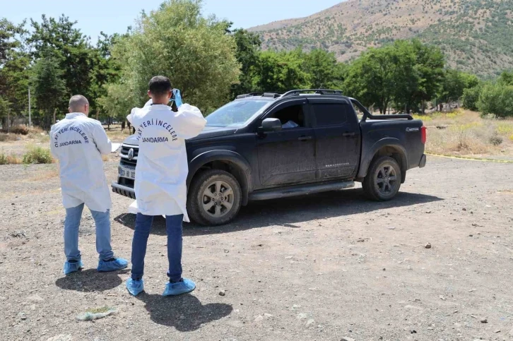 Elazığ’da bir araç içerisinde 2 kişi ölü bulundu
