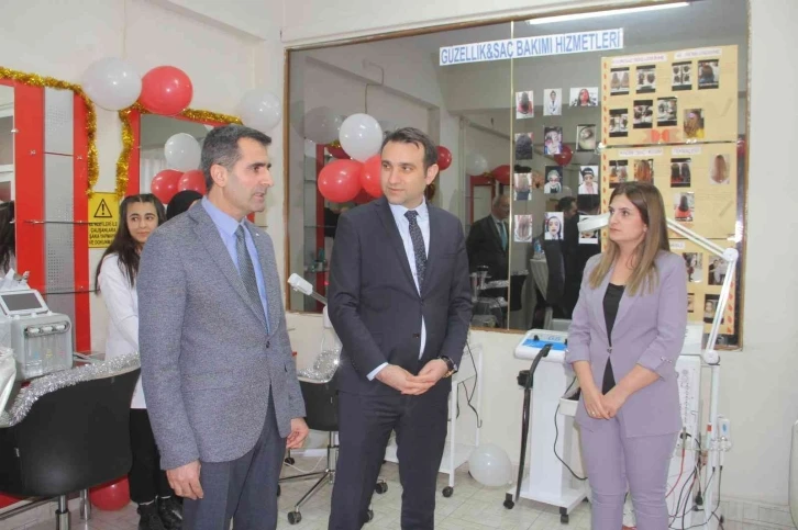 Elazığ’da bir lisede modern saç bakım ve cilt bakımı hizmetleri bölümü açıldı
