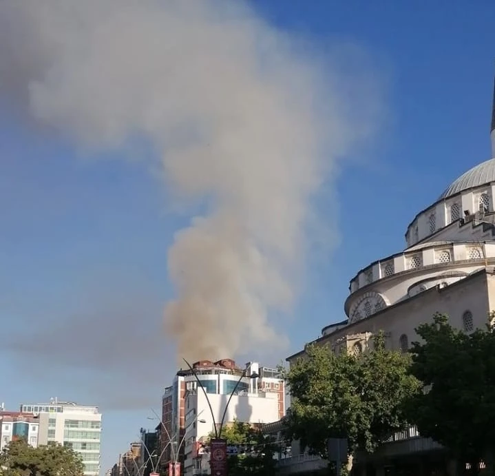 Elazığ’da  çatı yangını korkuttu
