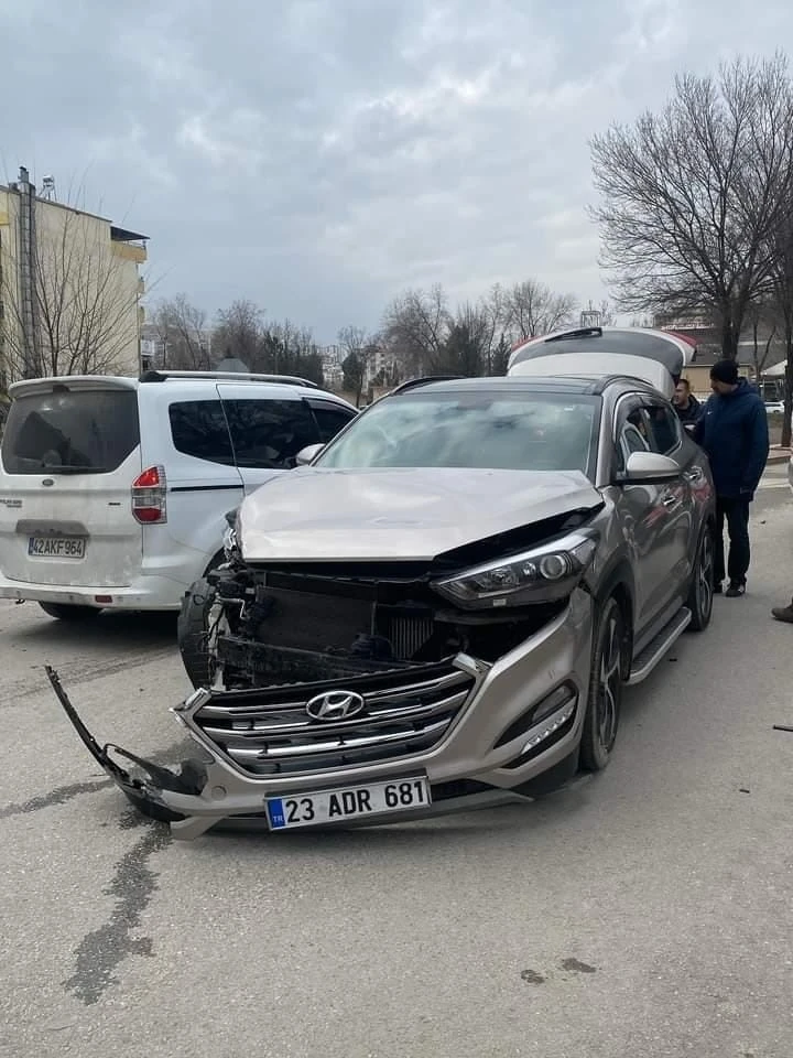 Elazığ’da cip ile pikap çarpıştı: 1 yaralı
