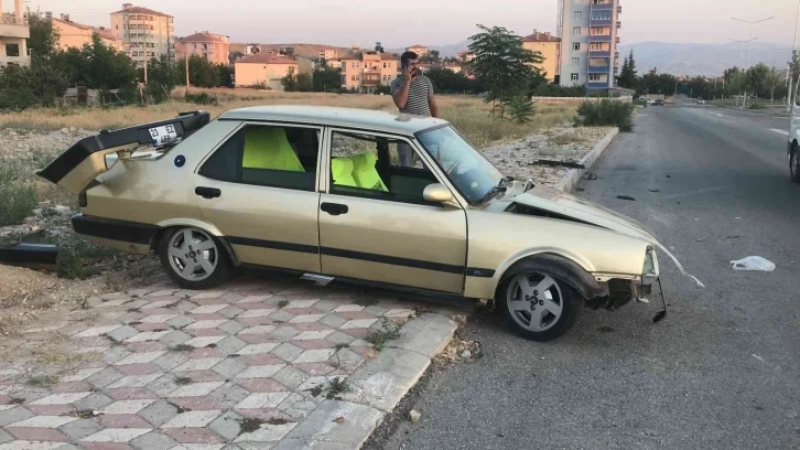 Elazığ’da ehliyetsiz sürücü kaza yaptı: 3 yaralı
