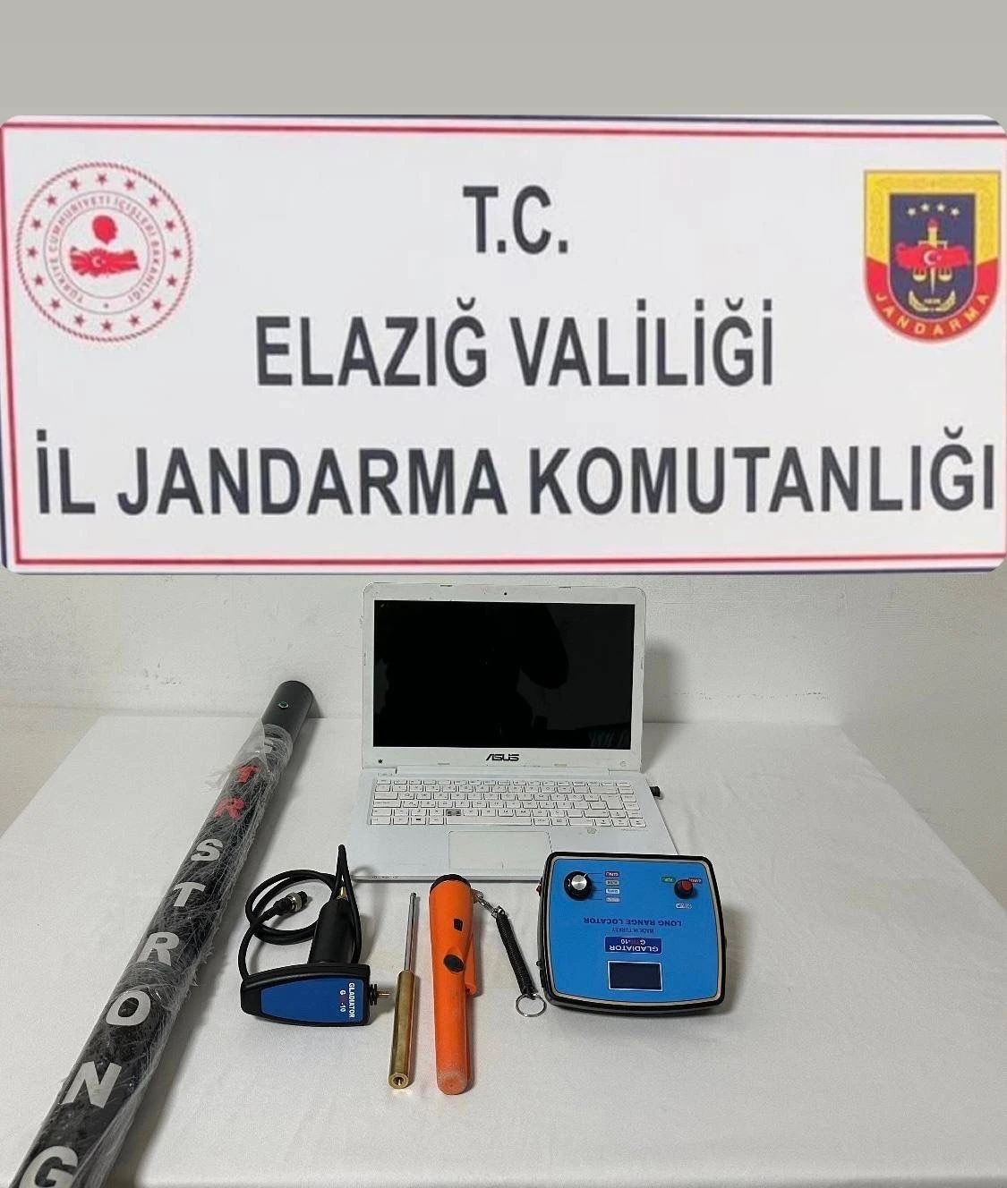 Elazığ’da hazine için keşif yapan 4 şüpheli suçüstü yakalandı
