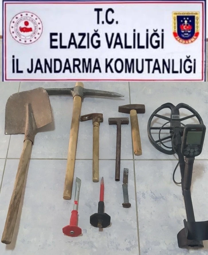 Elazığ’da kaçak kazı yapan 3 şüpheli suçüstü yakalandı
