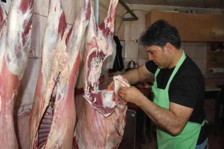 Elazığ’da kasapların yoğun mesaisi
