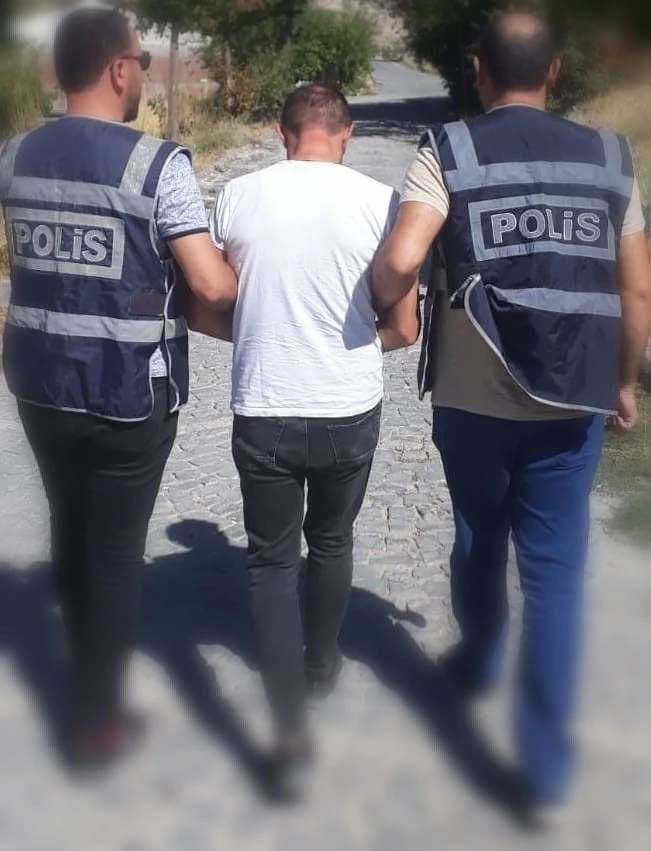 Elazığ’da kasten adam öldürmek suçundan 12 yıl 6 ay hapis cezası bulunan zanlı yakalandı
