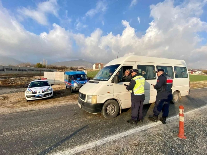 Elazığ’da kış lastiği denetimi gerçekleştirildi
