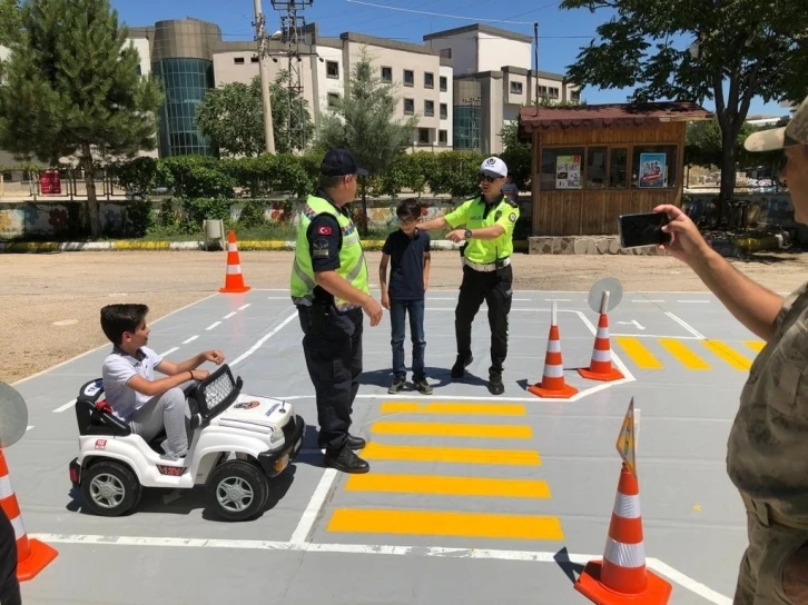 Elazığ’da öğrencilere trafik eğitimi
