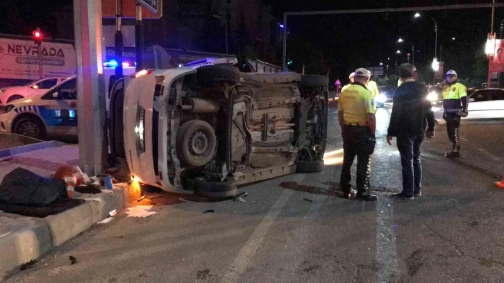 Elazığ’da otomobil ile hafif ticari araç çarpıştı: 3 yaralı
