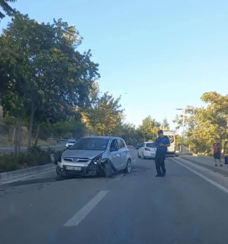 Elazığ’da otomobil ile minibüs çarpıştı: 1 yaralı
