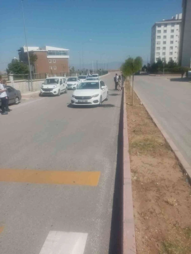 Elazığ’da otomobilin çarptığı genç ağır yaralandı
