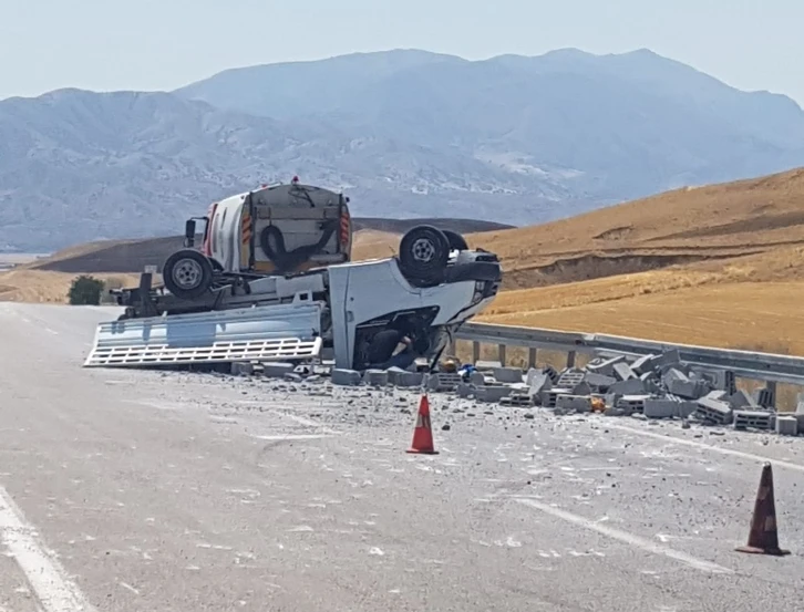 Elazığ’da pikap ile otomobil çarpıştı: 3 yaralı
