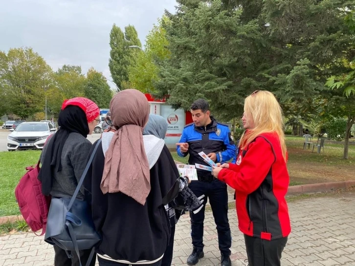 Elazığ’da polis, üniversite öğrencilerini bilgilendirdi
