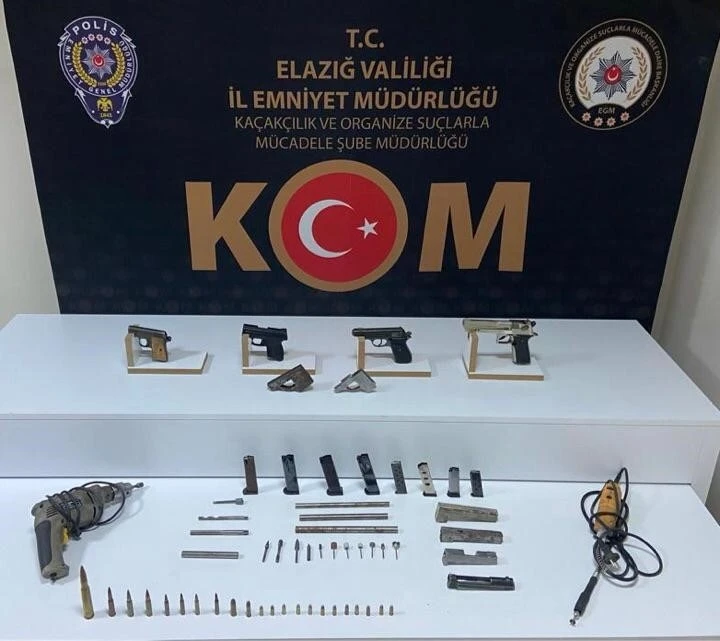 Elazığ’da silah ticareti operasyonu: 4 ruhsatsız silah ele geçirildi
