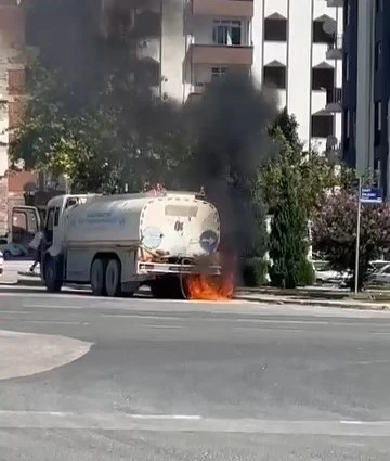 Elazığ’da su tankeri alev aldı
