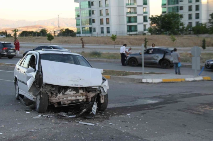 Elazığ’da trafik kazası: 3 yaralı
