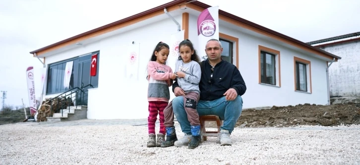 Elazığ’da yerinde dönüşümde ilk köy evi sahibine teslim edildi
