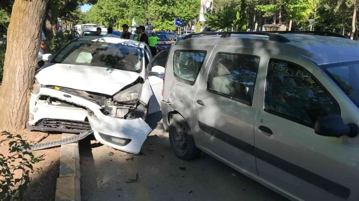 Elazığ’da zincirleme trafik kazası: 3 yaralı
