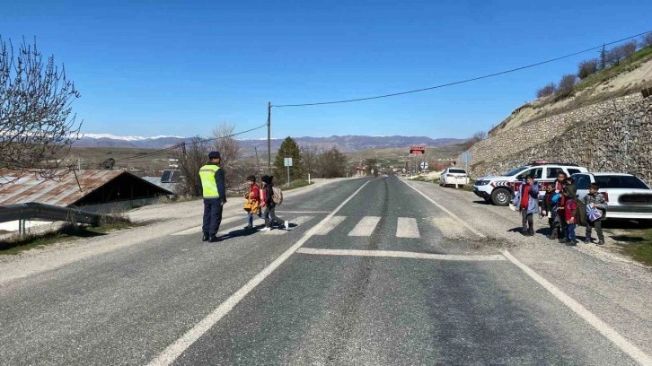 Elazığ İl Jandarma Komutanlığı'ndan Trafik Eğitimi Semineri