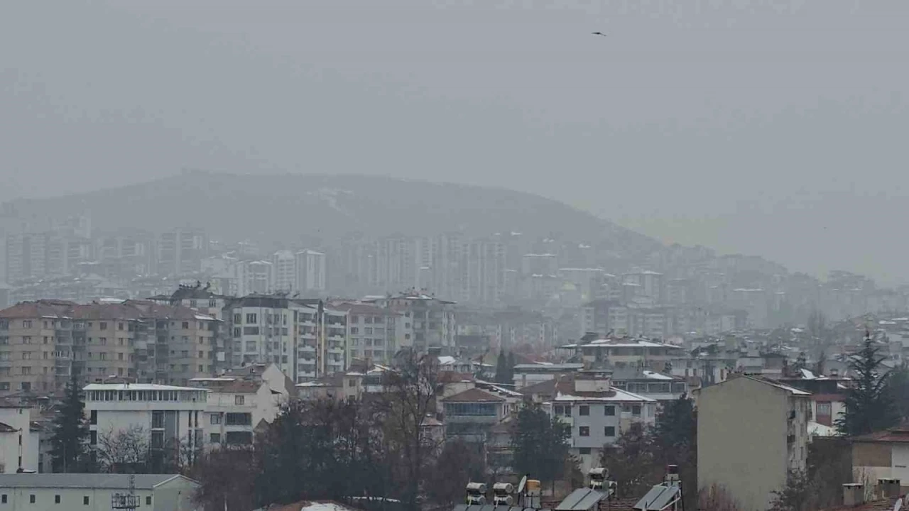 Elazığ’ın yüksek kesimlerinde sis etkili oldu
