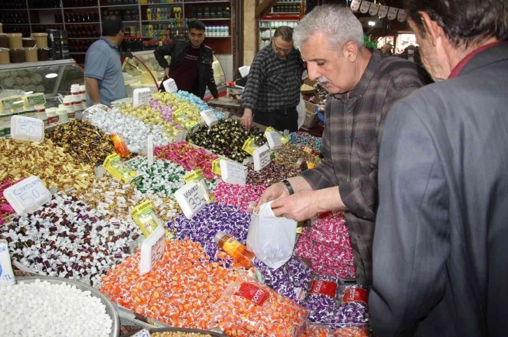 Elazığ Kapalı Çarşı’da bayram yoğunluğu
