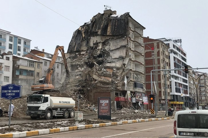 Elazığ’da ağır hasarlı bina sayısı 4 bin 636 oldu