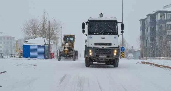 Elazığ’da kar mesaisi