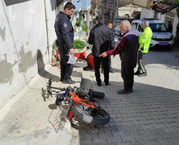 Elektrikli bisikletten düşüp yaralandı