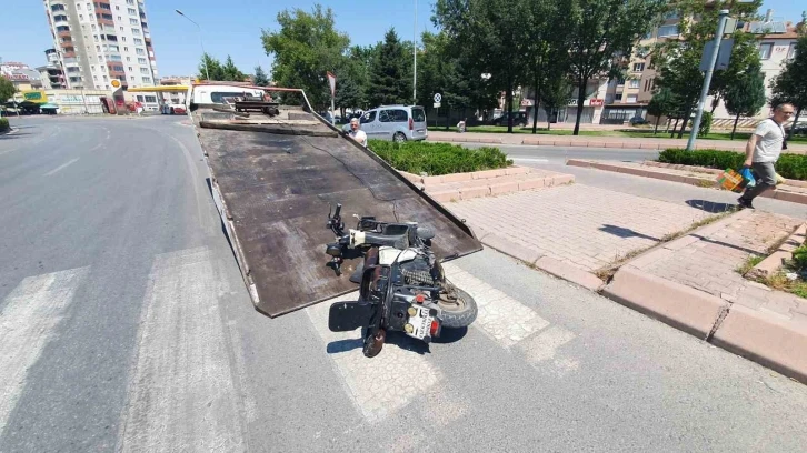 Elektrikli motosikletin çarptığı kadın ağır yaralandı
