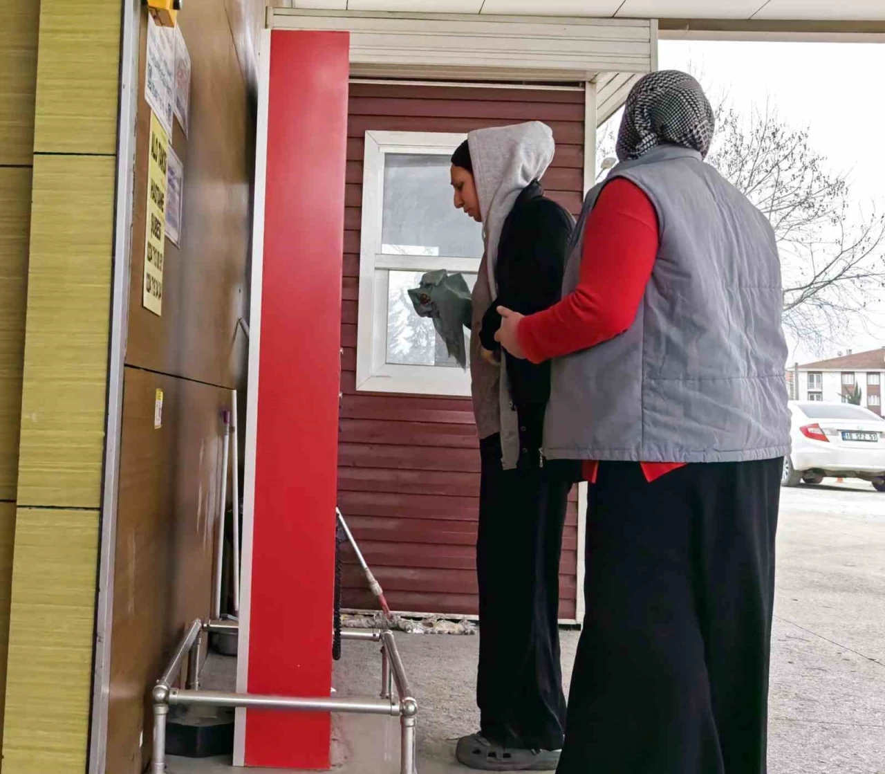 Elini makineye kaptıran işçi yaralandı
