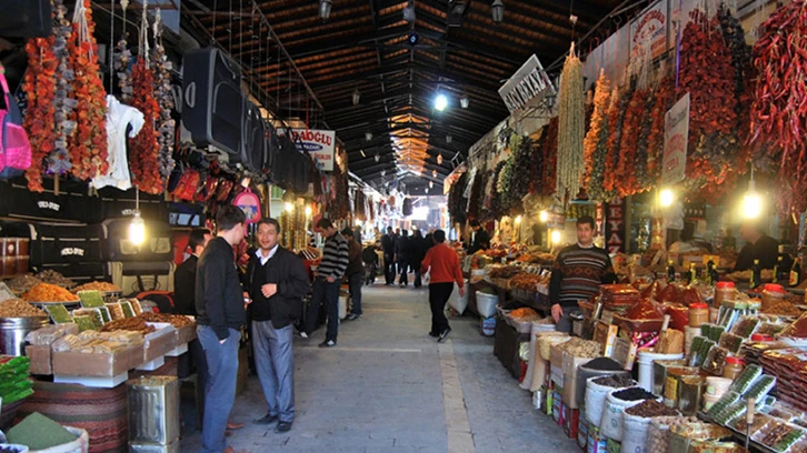 Elmacı Pazarı’nda gurbetçi umudu