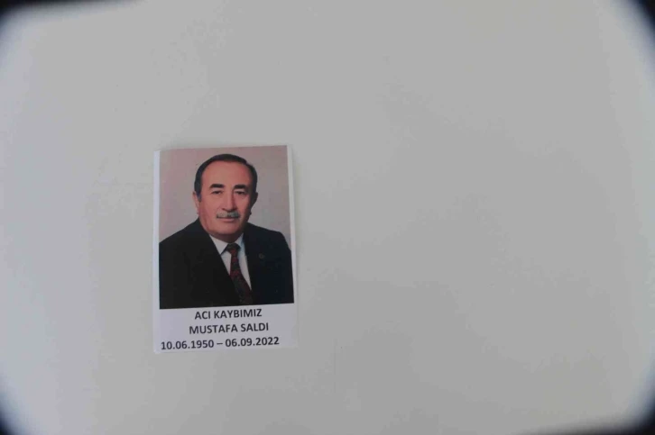 Emekli eğitimci son yolculuğuna dualarla uğurlandı
