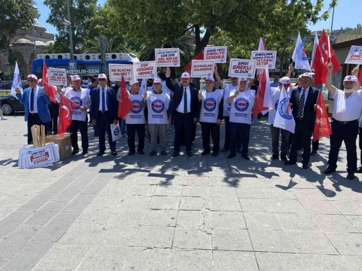 Emekli Memur-Sen Genel Başkanı Küçükkösen: “Emeklilerle çalışanlar arasında açılan maaş farkı kapatılmalıdır”
