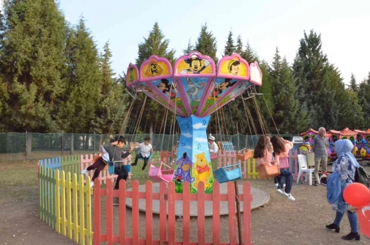 Emet Belediyesinden çocuklara 100. yıla özel lunapark
