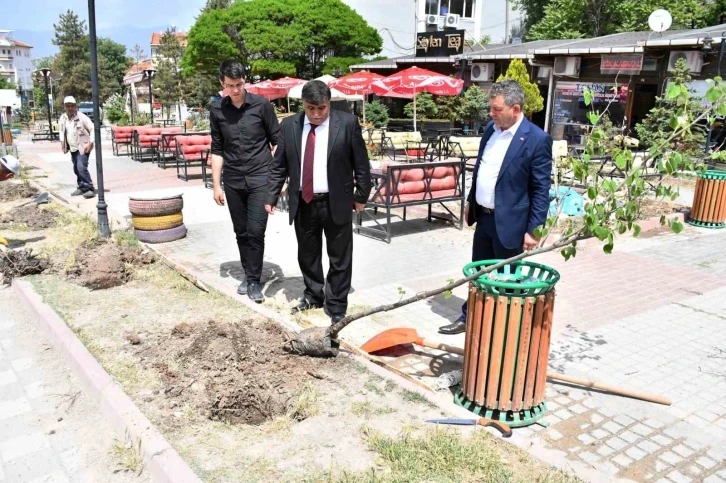 Emet Hükümet Meydanında bakım ve onarım çalışması
