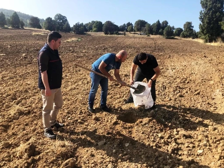 Emet’te üreticilerin toprak analizi talepleri yerine getiriliyor
