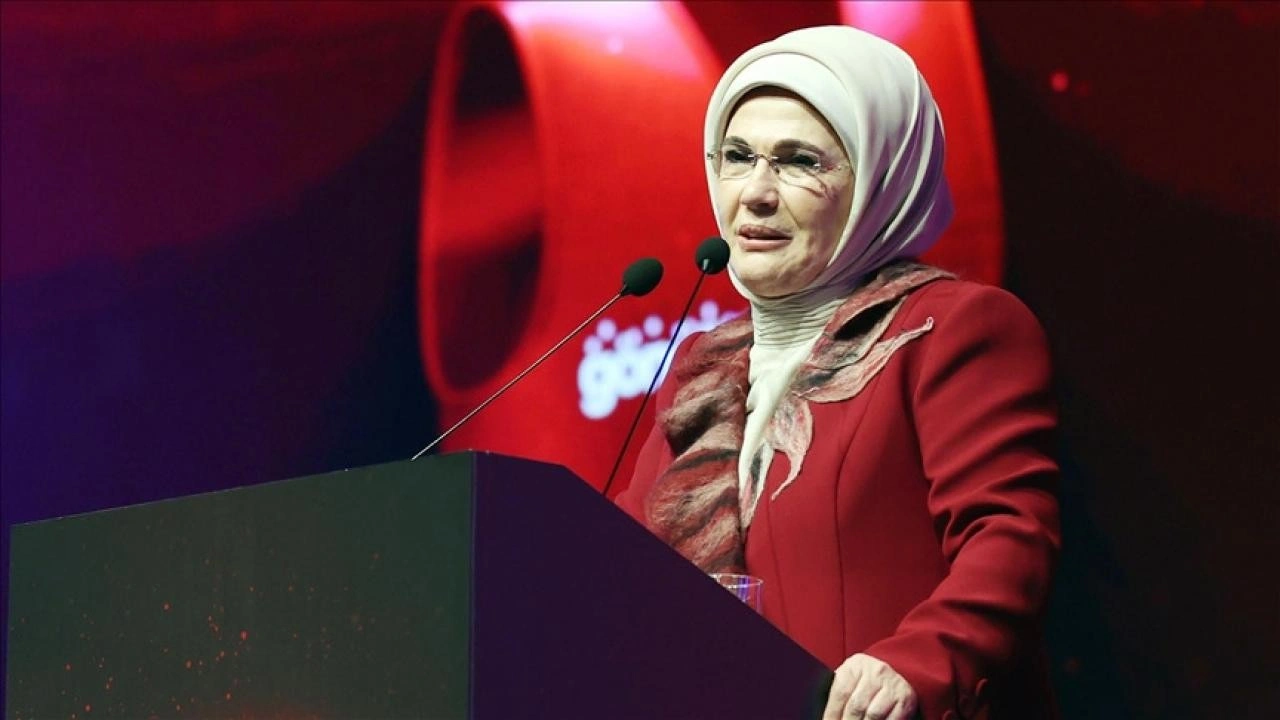 Emine Erdoğan'dan öğretmenlere mesaj!