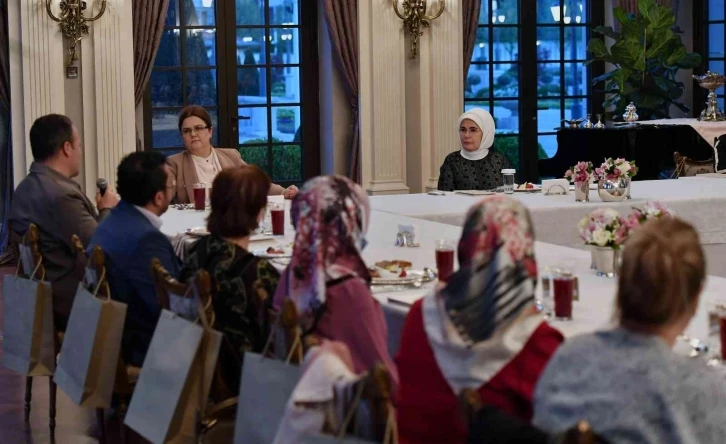 Emine Erdoğan, evde yaşlı ve engelli birey bakımı yapan ailelerle iftarda buluştu
