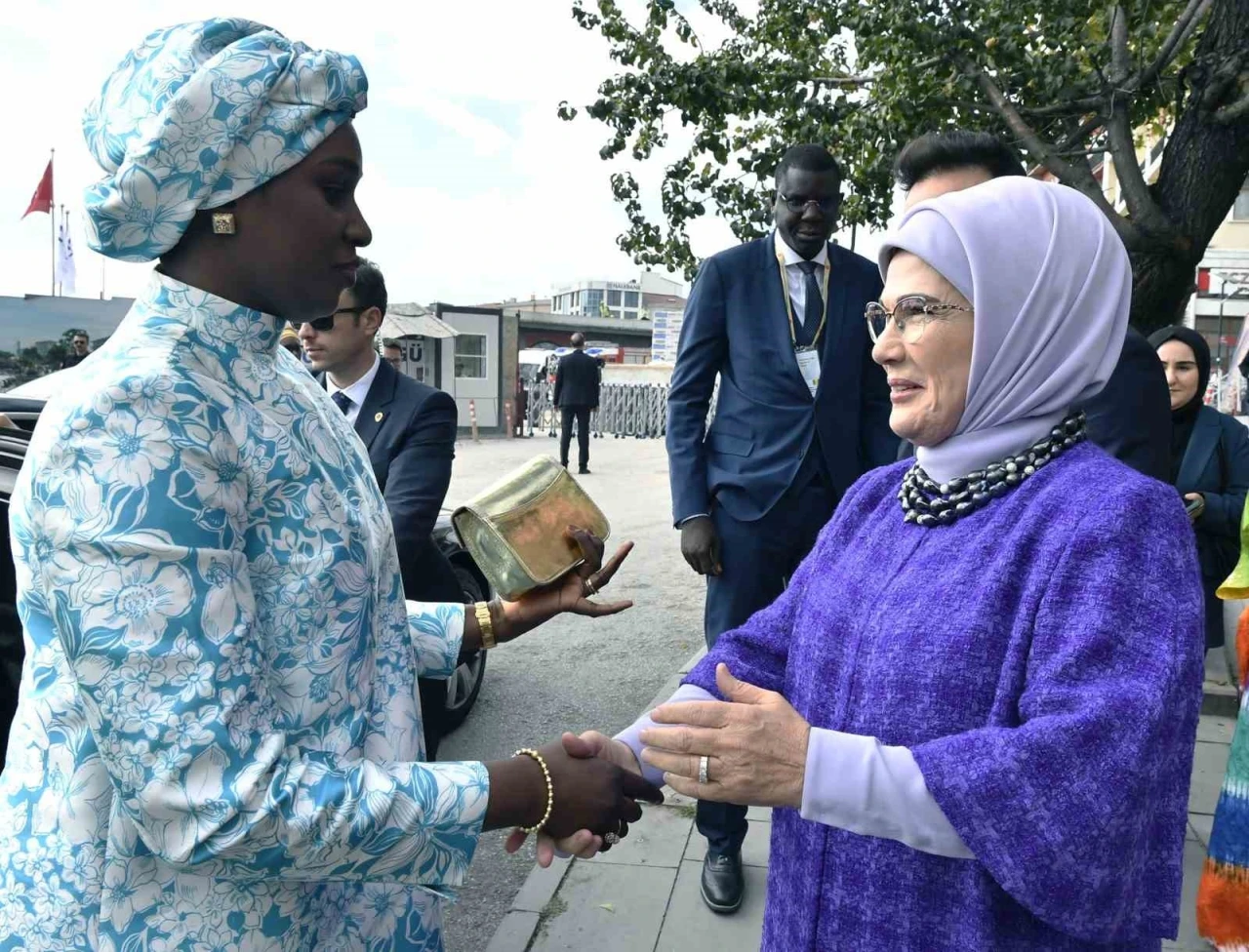 Emine Erdoğan, Senegal Cumhurbaşkanının eşi Marie Khone Fay ile bir araya geldi
