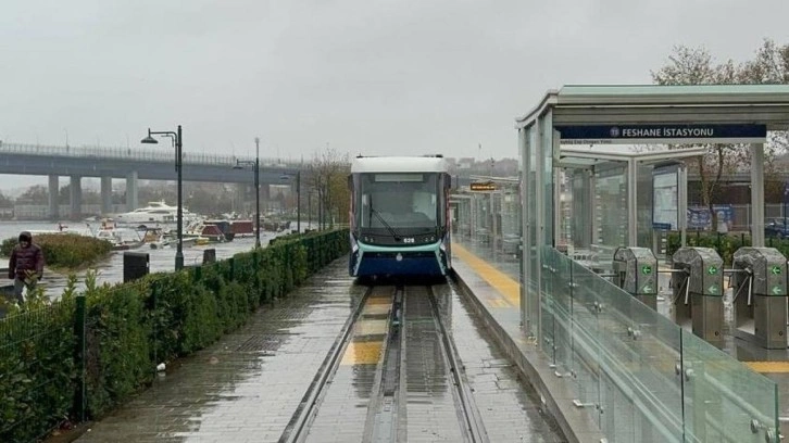 Eminönü-Alibeyköy tramvay seferlerindeki aksamaya yolculardan tepki