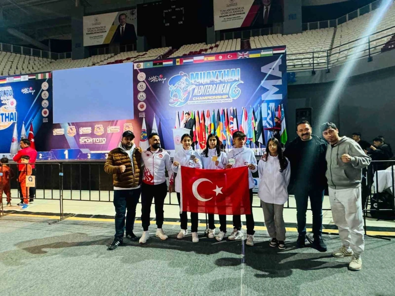 Emirdağ Güçlü Gençlik Spor Kulübü sporcuları, Antalya’dan madalya ile döndü
