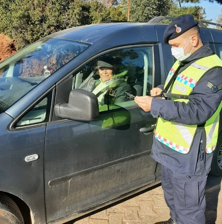 Emniyet kemeri takmayan 68 sürücü cezadan kaçamadı
